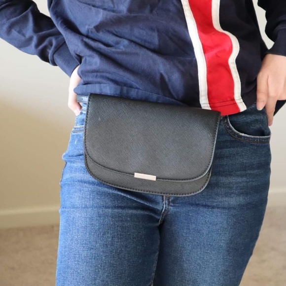 Zara Basic Collection Black Fanny Pack Belt - Picture 4 of 4